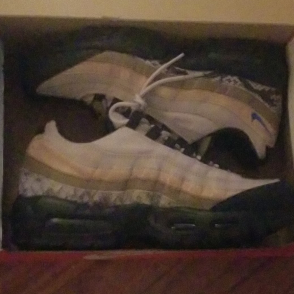 Shoes - Picture 2 of 4